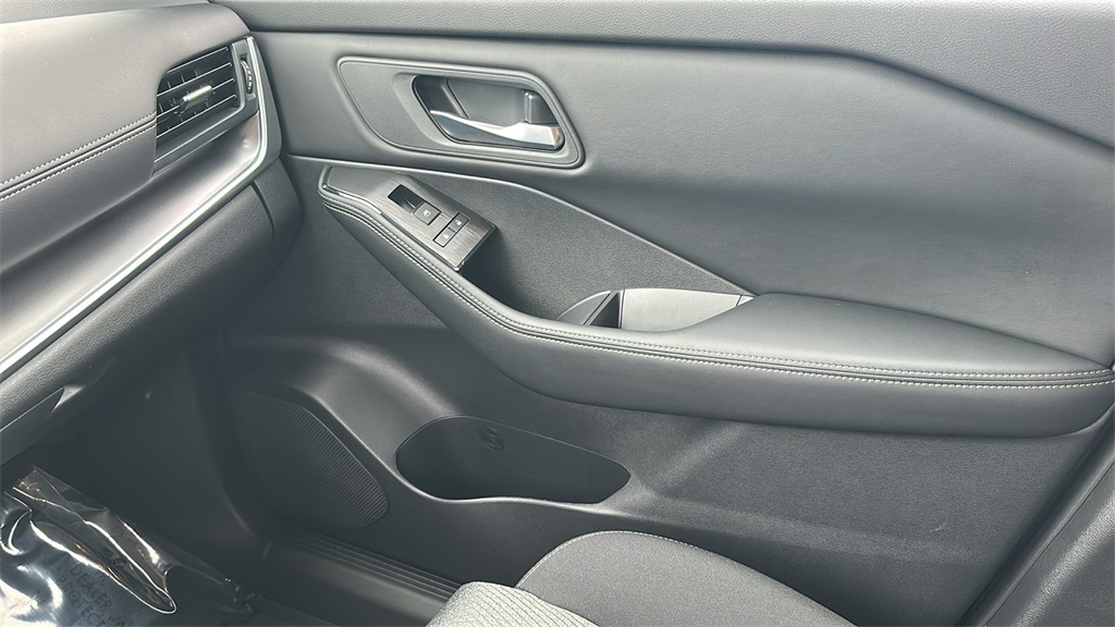 2024 Nissan Rogue SV photo 22