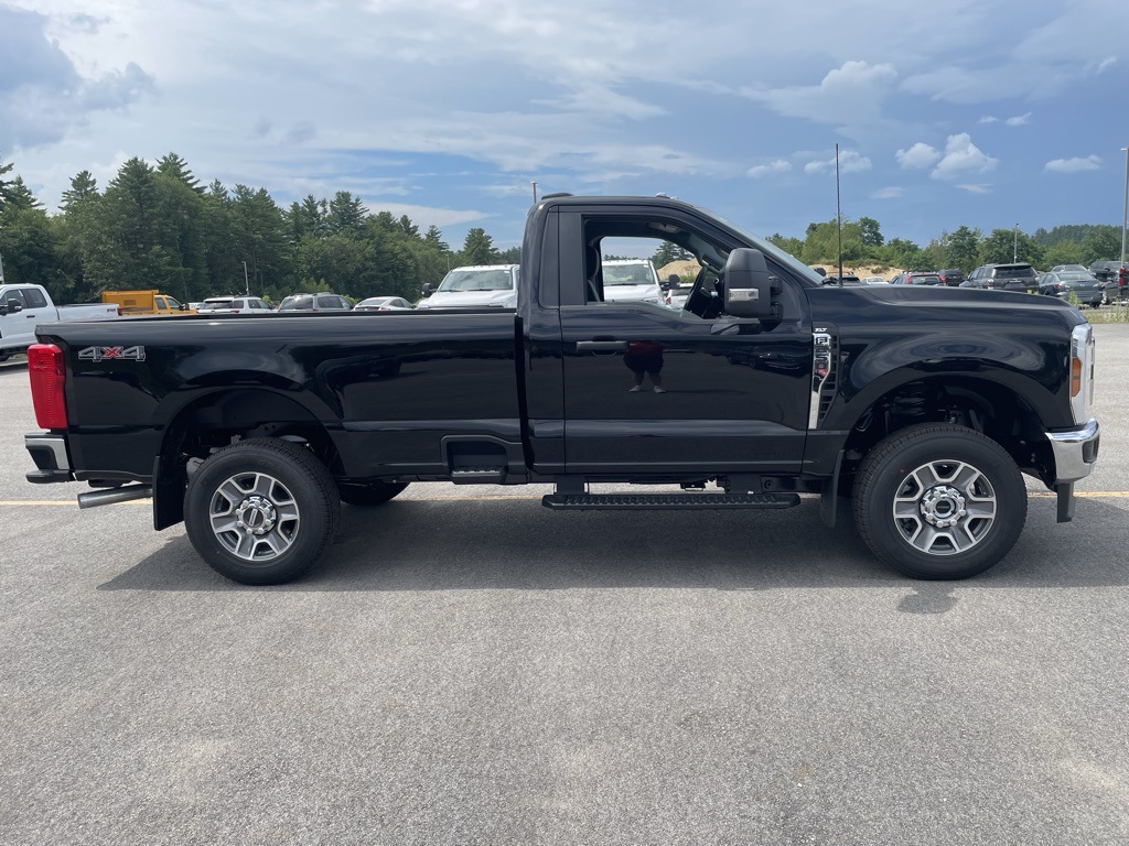 2025 Ford F-250 XLT photo 2