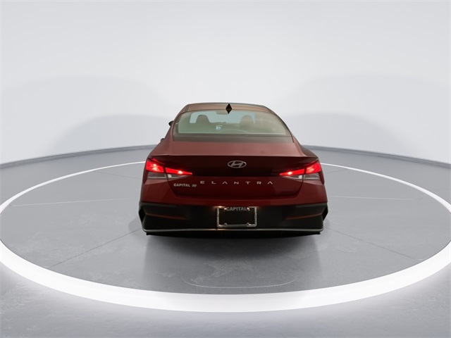 2024 Hyundai Elantra SEL photo 3