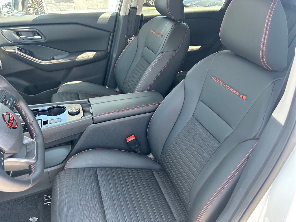 2026 Nissan Rogue SV photo 2