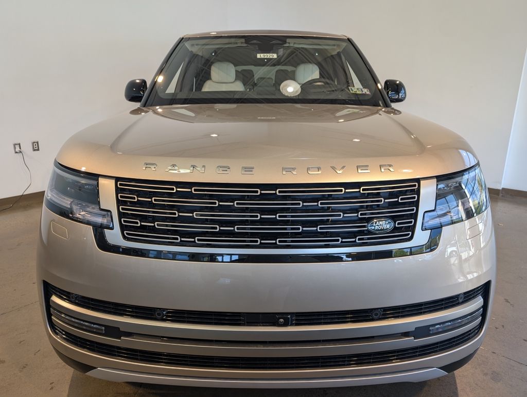 2025 Land Rover Range Rover SE photo 2