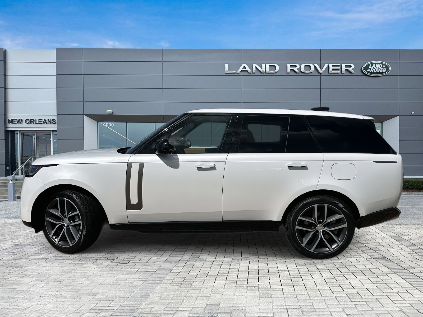 2025 Land Rover Range Rover SE photo 2