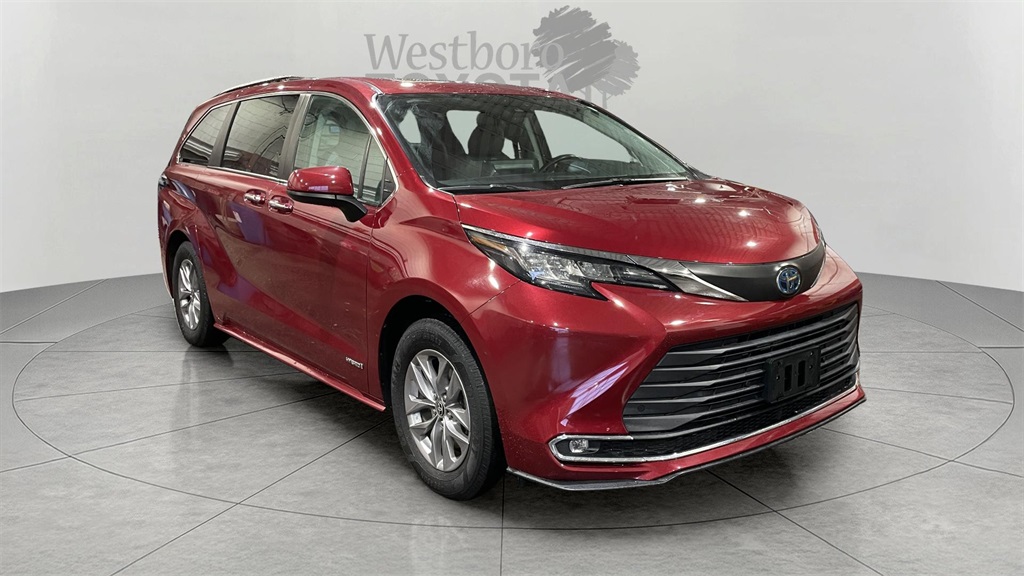 2021 Toyota Sienna XLE's photo
