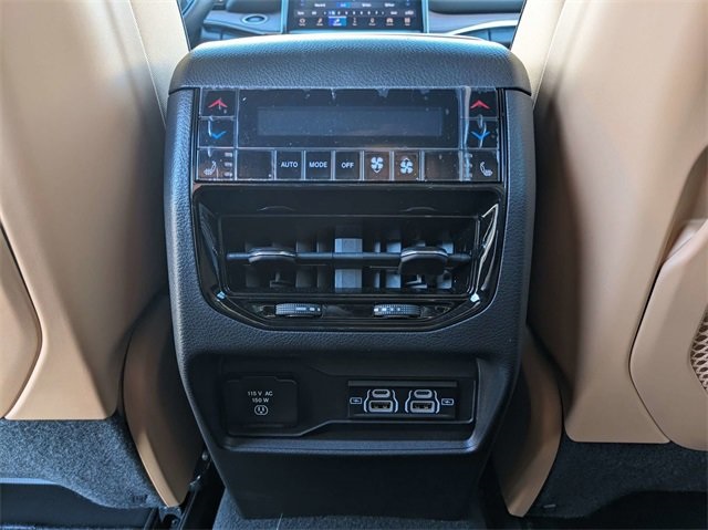 2022 Jeep Grand Cherokee Summit photo 14