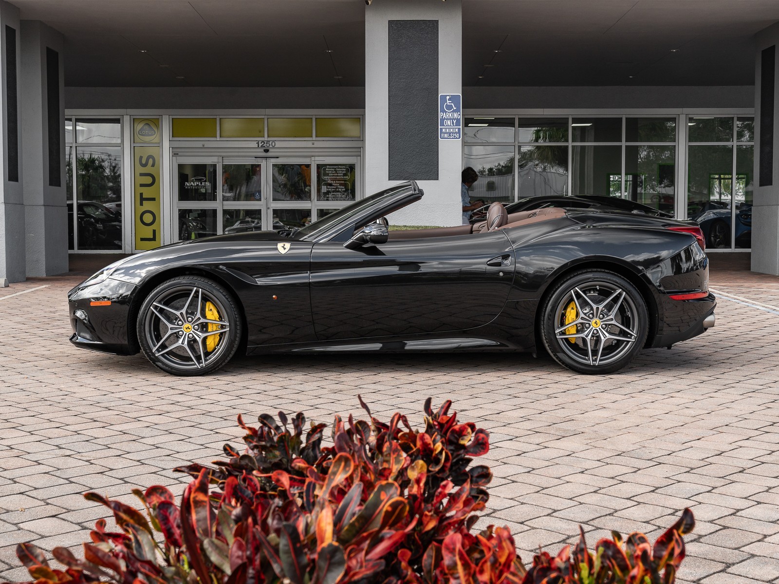 2015 Ferrari California T photo 7