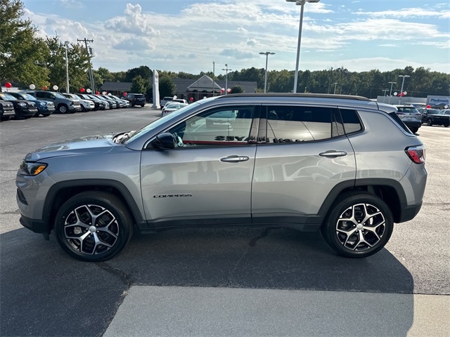 2024 Jeep Compass Latitude photo 6