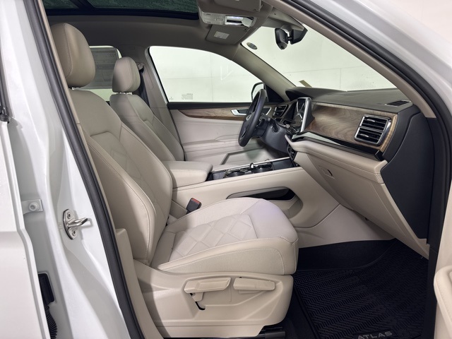 2026 Volkswagen Atlas SE Technology photo 3