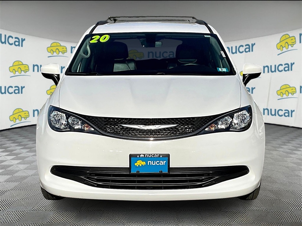2020 Chrysler Voyager LXi photo 2