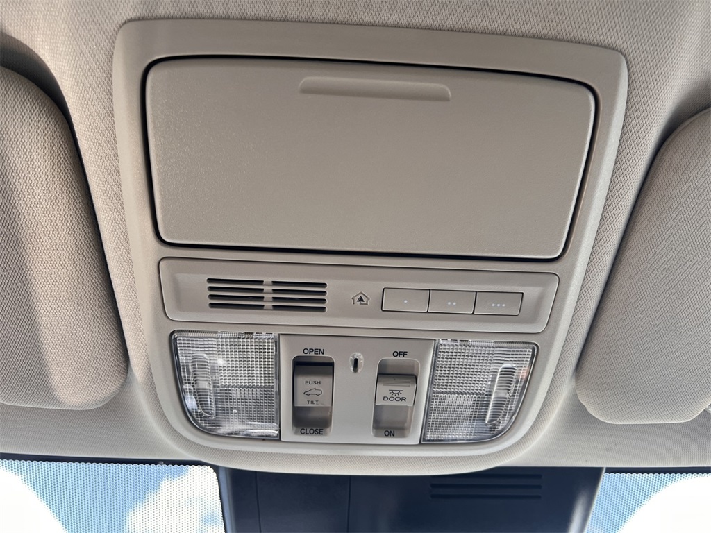 2021 Honda CR-V Hybrid Touring photo 40