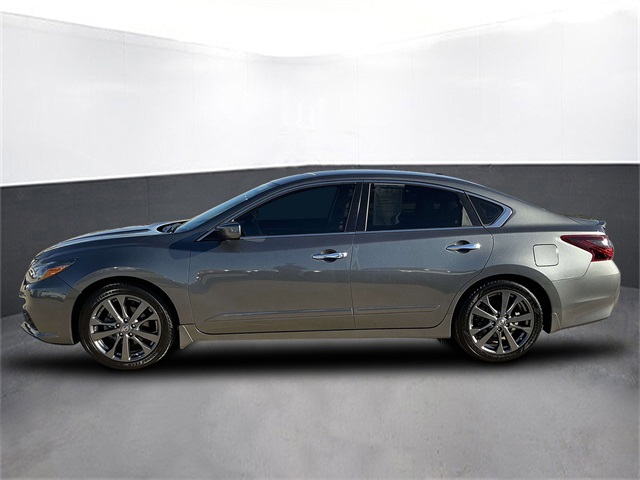 Used 2018 Nissan Altima SR with VIN 1N4AL3AP2JC153140 for sale in Kansas City