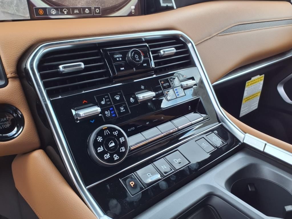 2025 Nissan Armada Platinum Reserve photo 6
