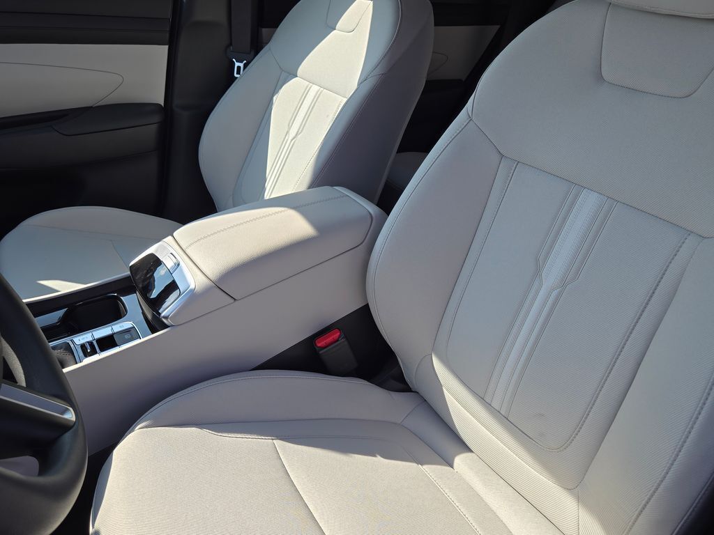 2025 Hyundai Tucson SEL photo 16