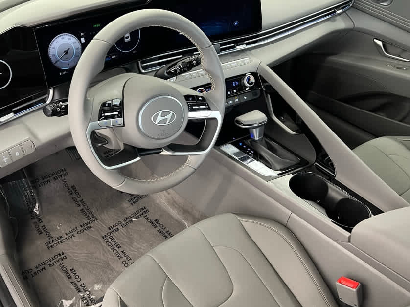 2025 Hyundai Elantra SEL Convenience photo 13