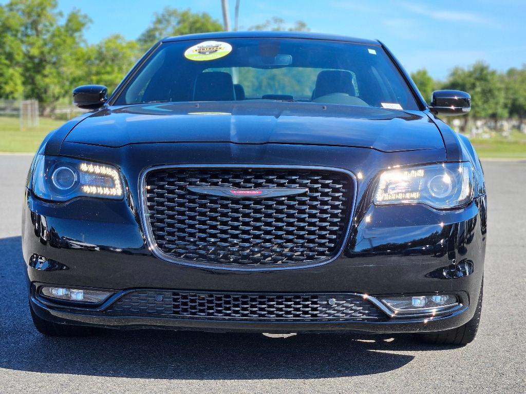 2023 Chrysler 300 photo 2