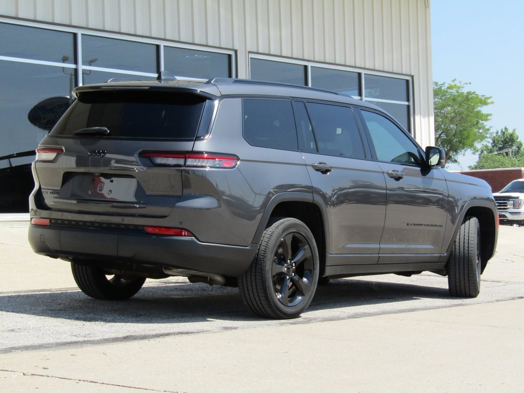 2022 Jeep Grand Cherokee Altitude photo 2