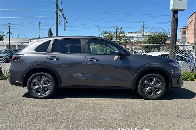 2026 Honda HR-V LX photo 2