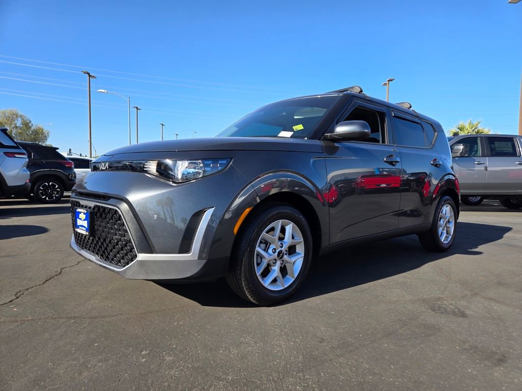 2024 Kia Soul LX photo 2