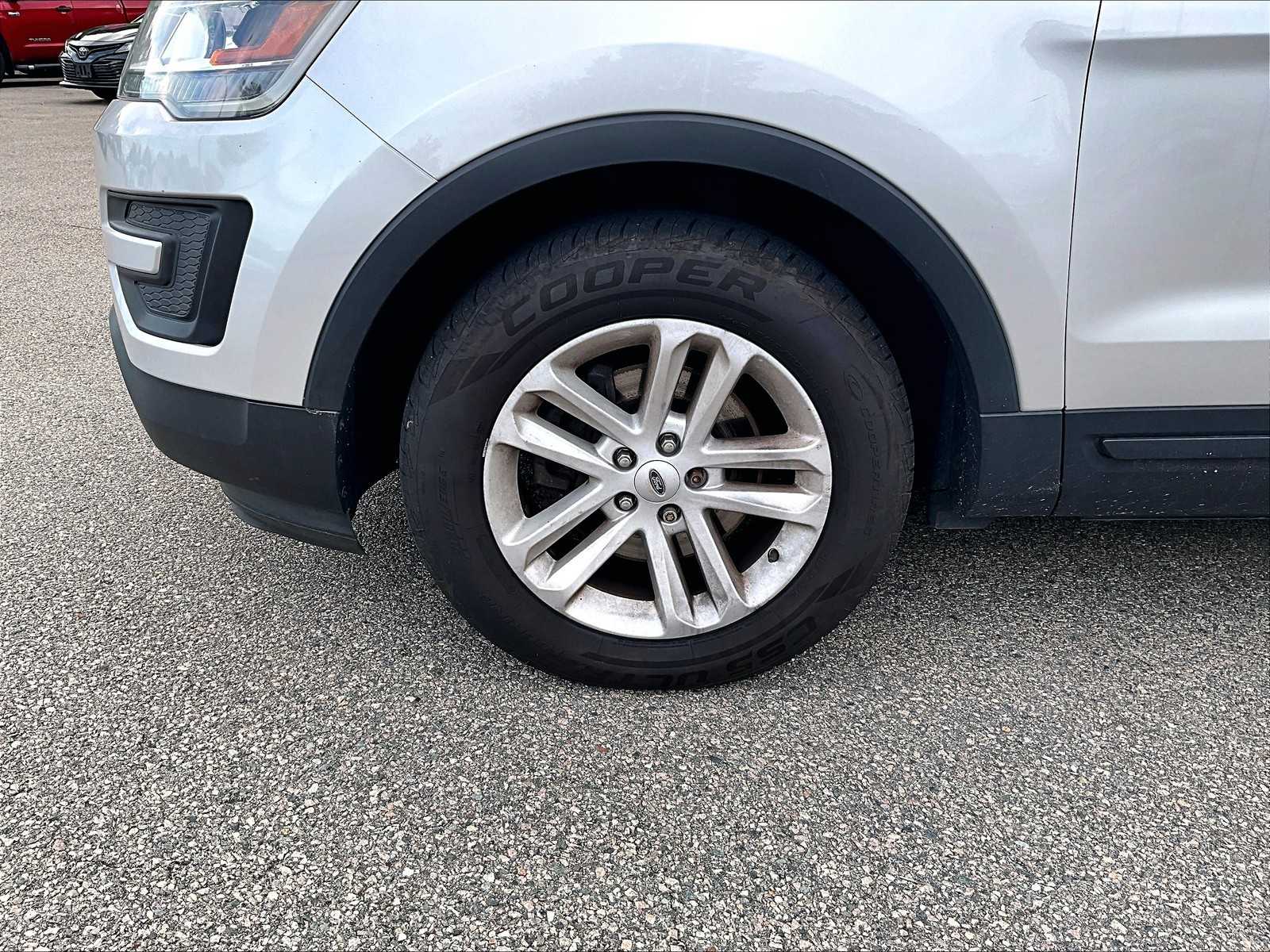 2016 Ford Explorer Base photo 4