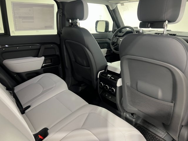 2025 Land Rover Defender 110 V8 photo 24
