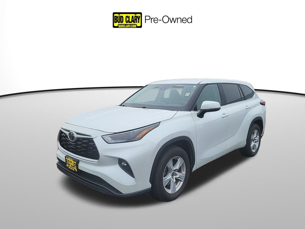 2023 Toyota Highlander LE's photo