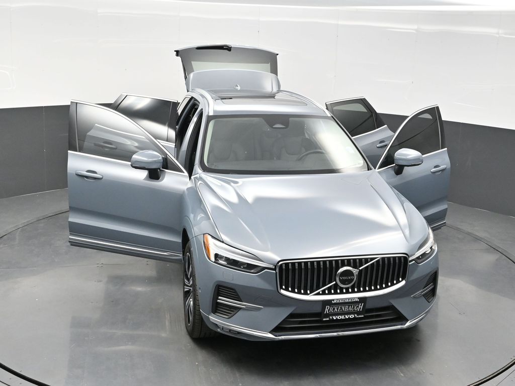 2023 Volvo XC60 B5 Plus photo 35