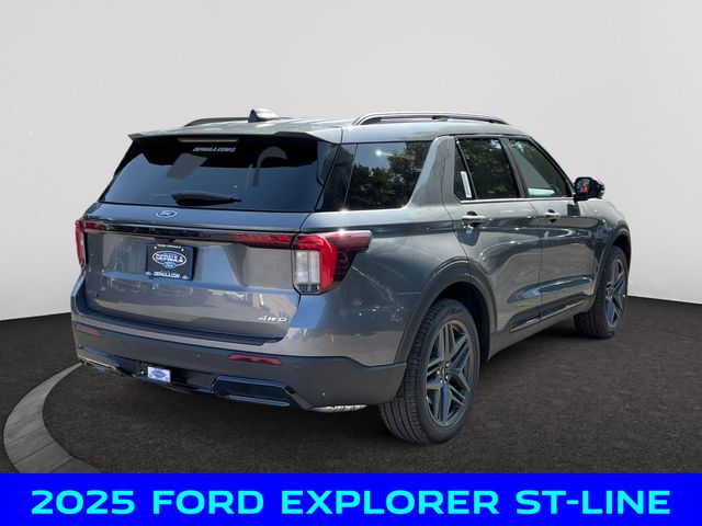 2025 Ford Explorer ST-Line photo 4