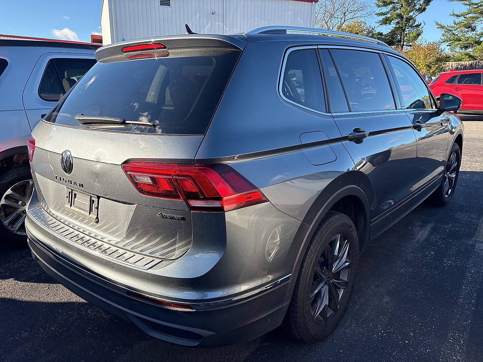 2022 Volkswagen Tiguan SE photo 4