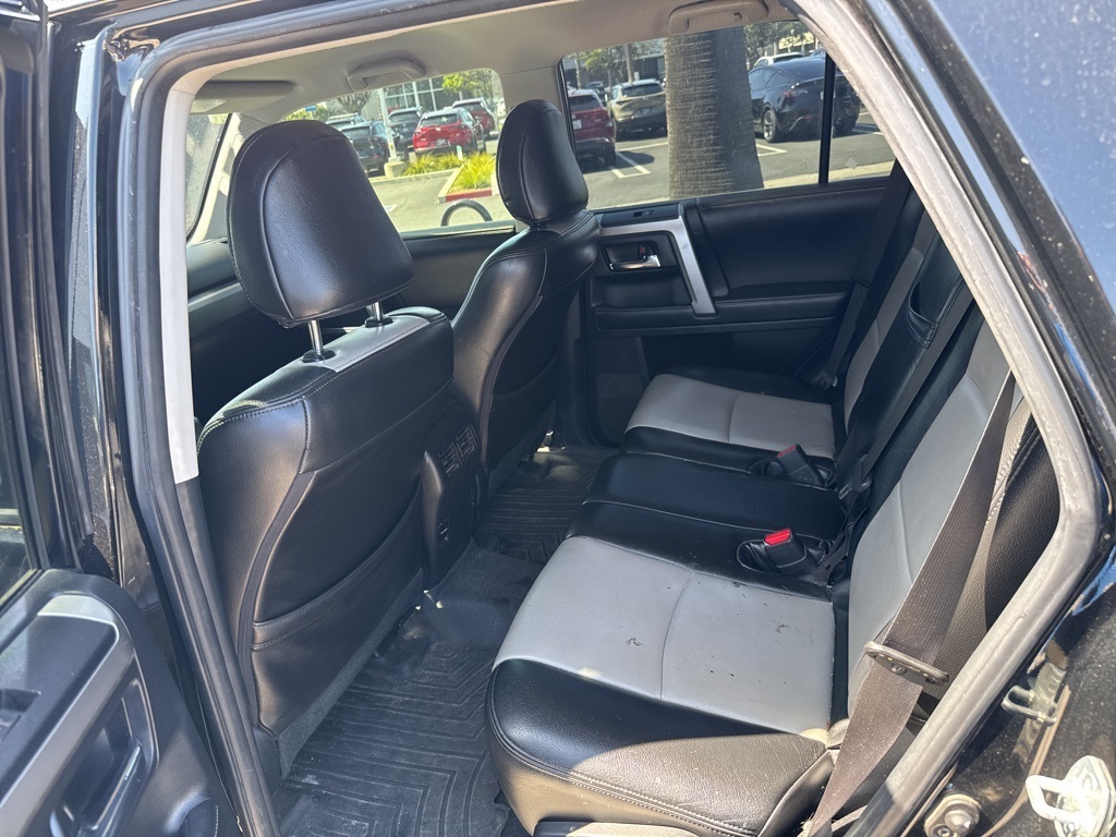 2016 Toyota 4Runner SR5 photo 15