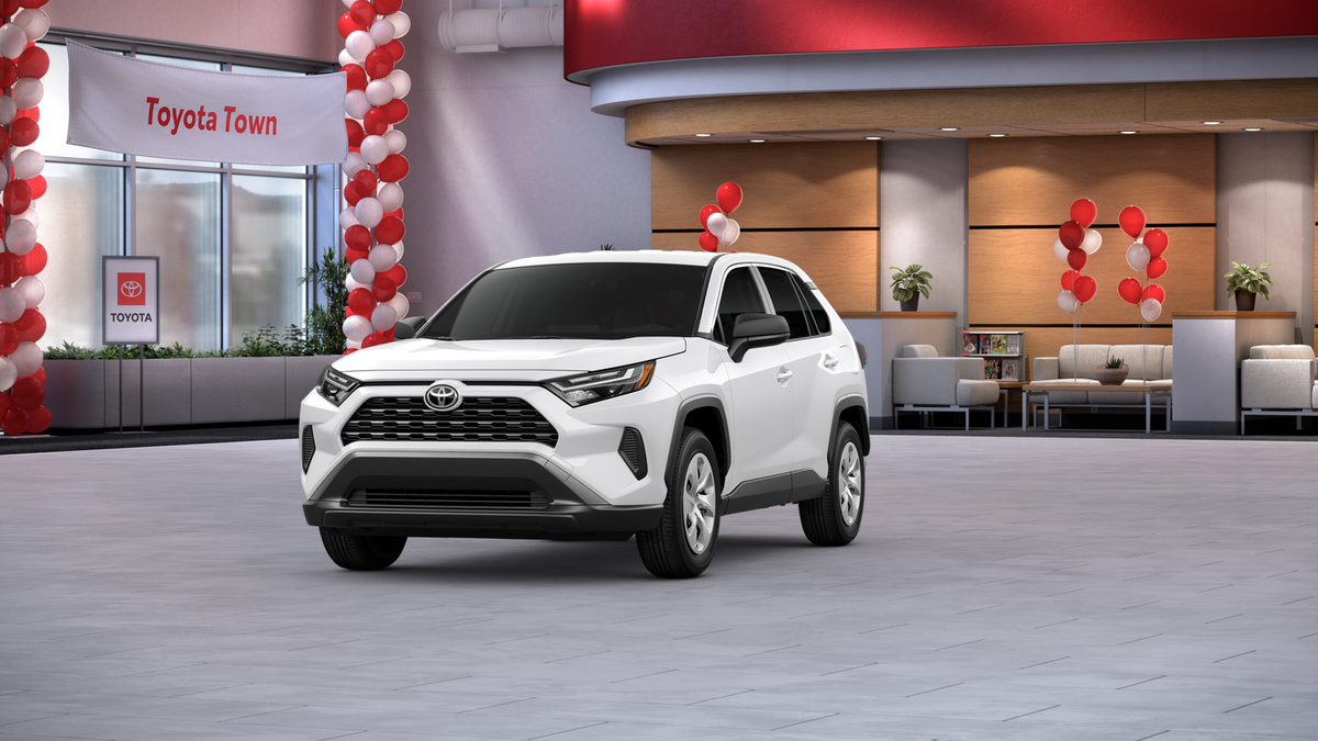 2025 Toyota RAV4 LE's photo
