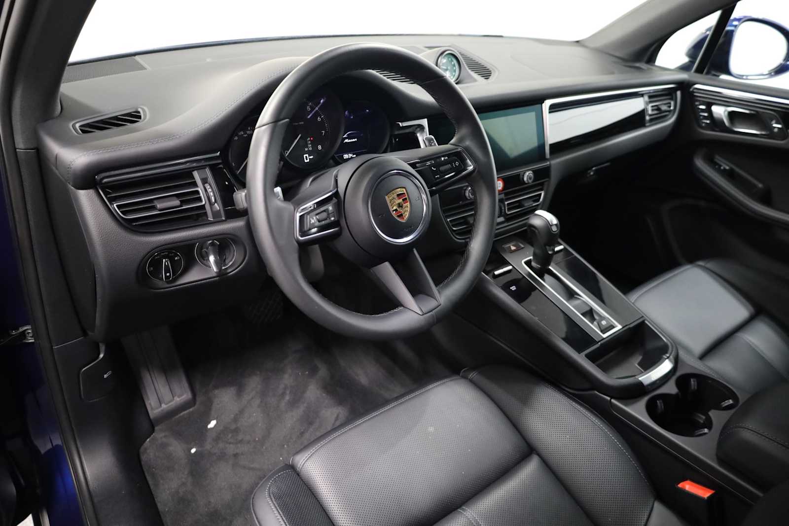 2025 Porsche Macan T photo 4