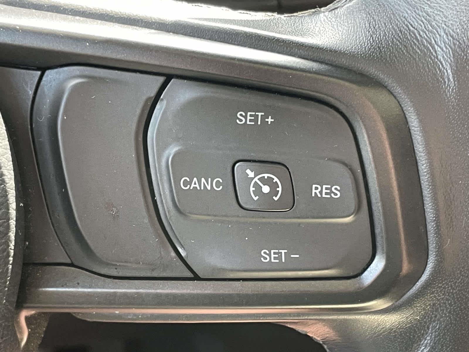 2022 Jeep Gladiator Sport S photo 26
