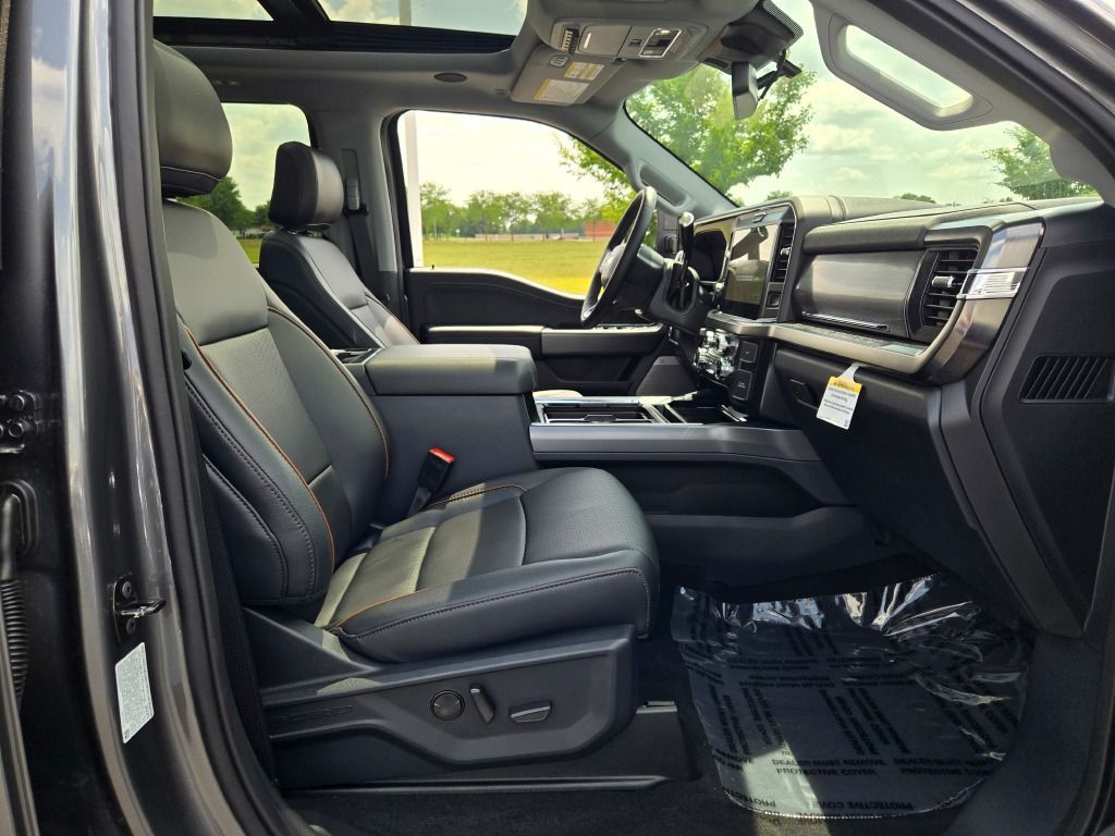 2025 Ford F-250 Lariat photo 5