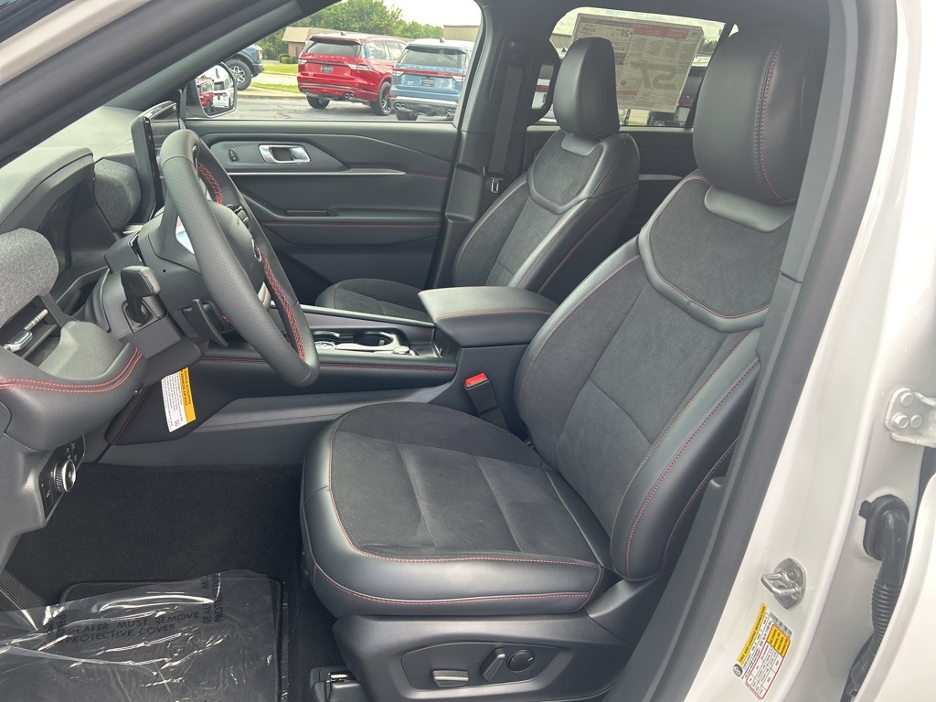 2025 Ford Explorer ST photo 11