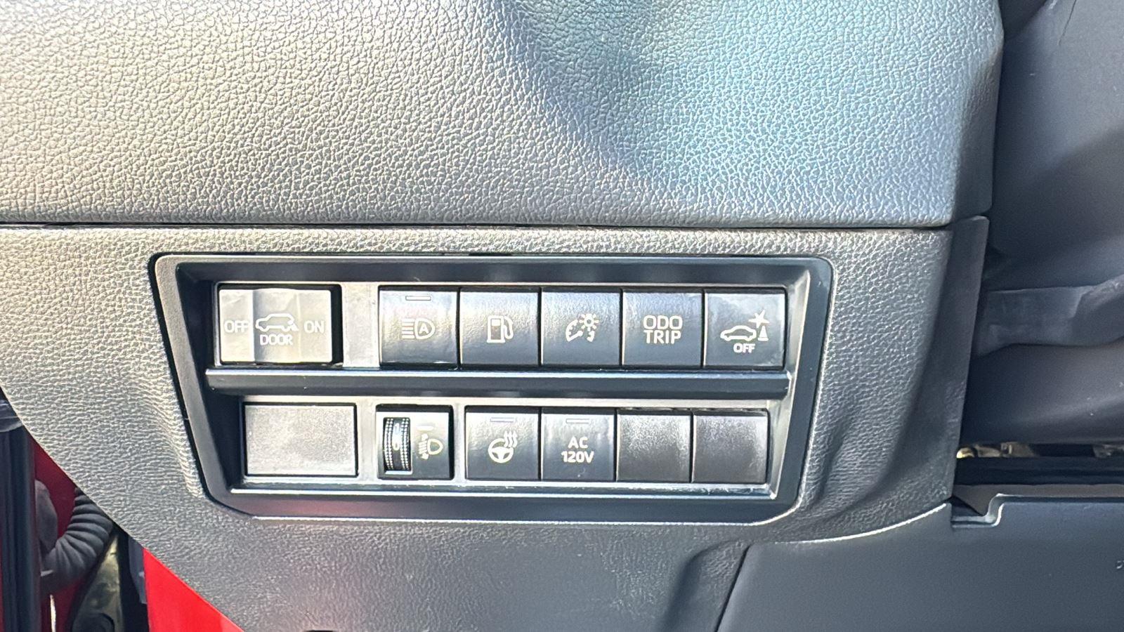 2023 Toyota Sequoia SR5 photo 10