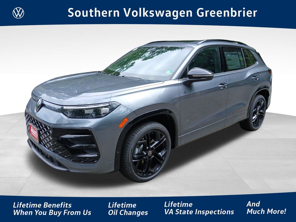 2025 Volkswagen Tiguan SE R-LINE BLACK's photo