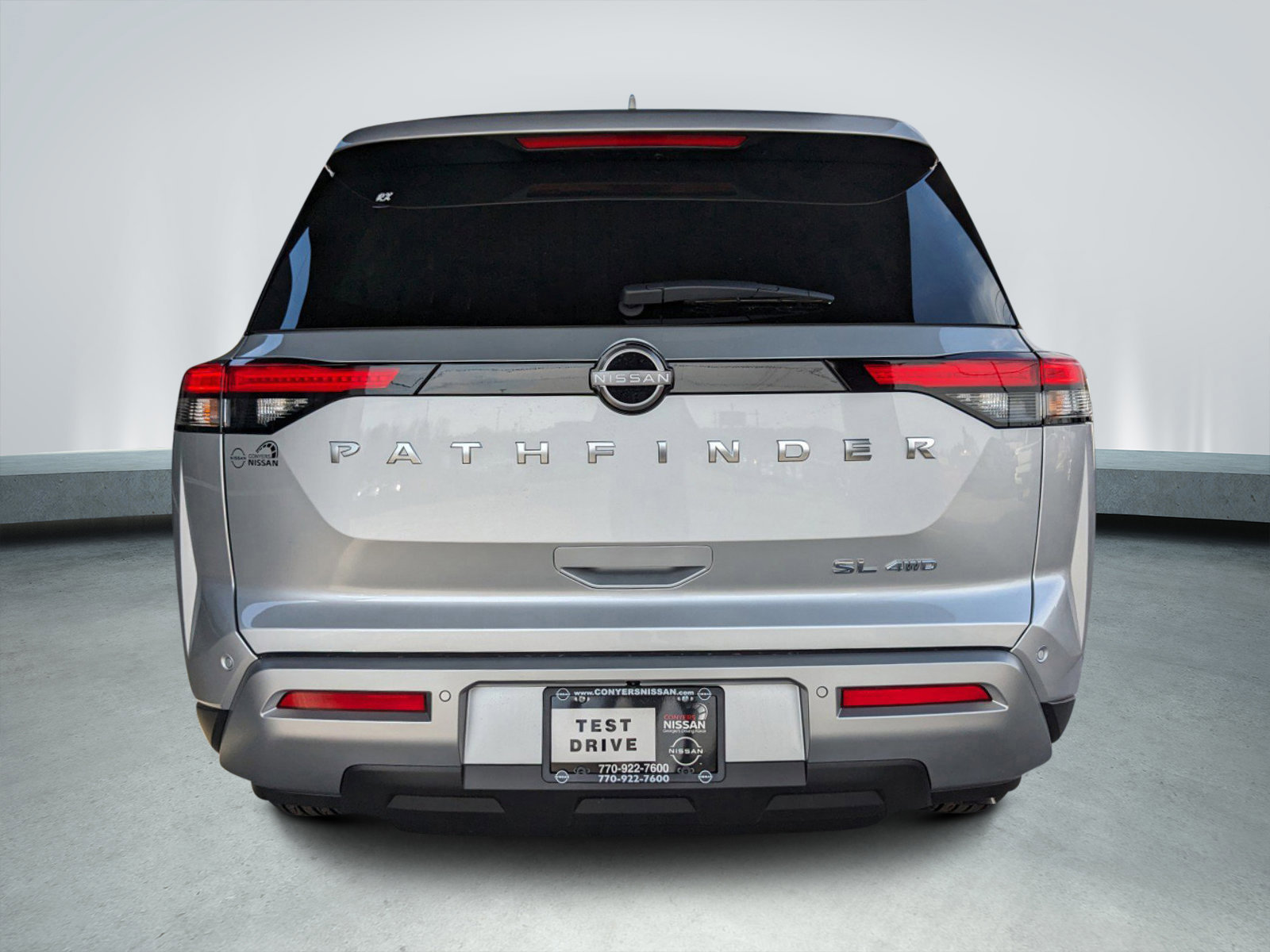 2025 Nissan Pathfinder SL photo 3