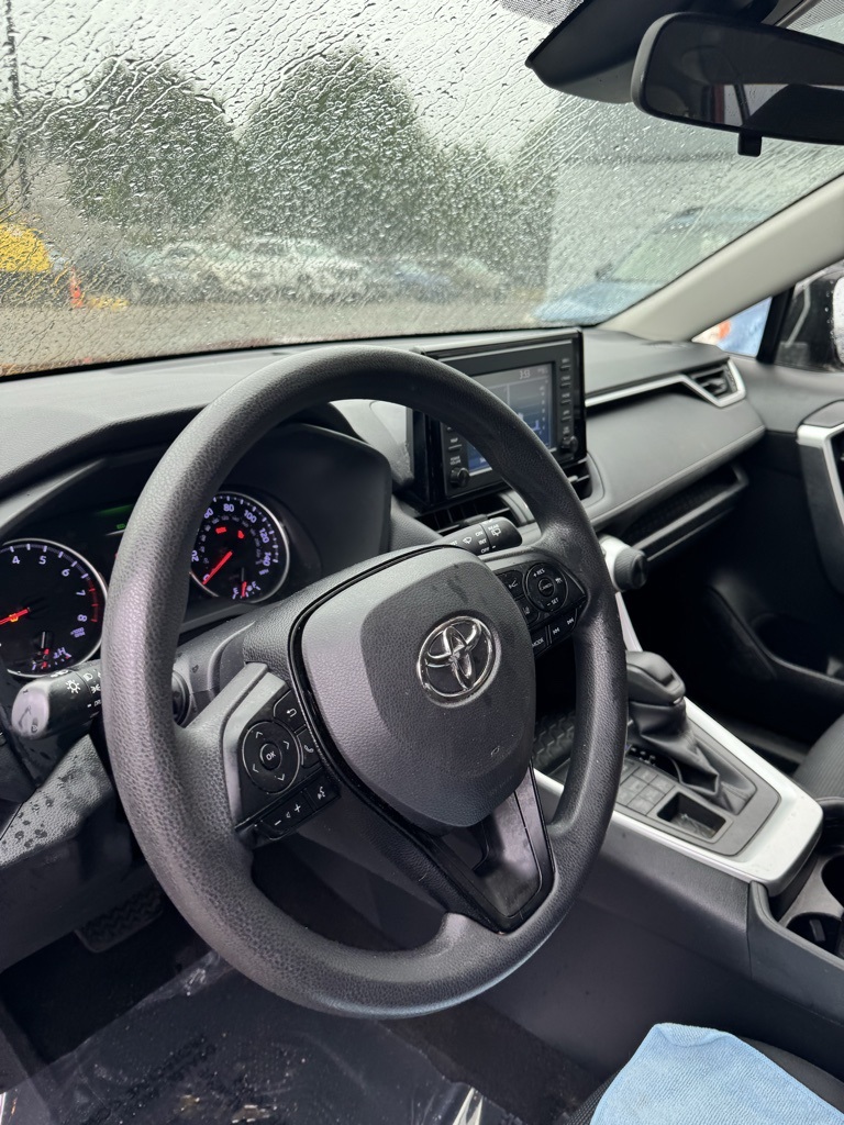 2019 Toyota RAV4 LE photo 8