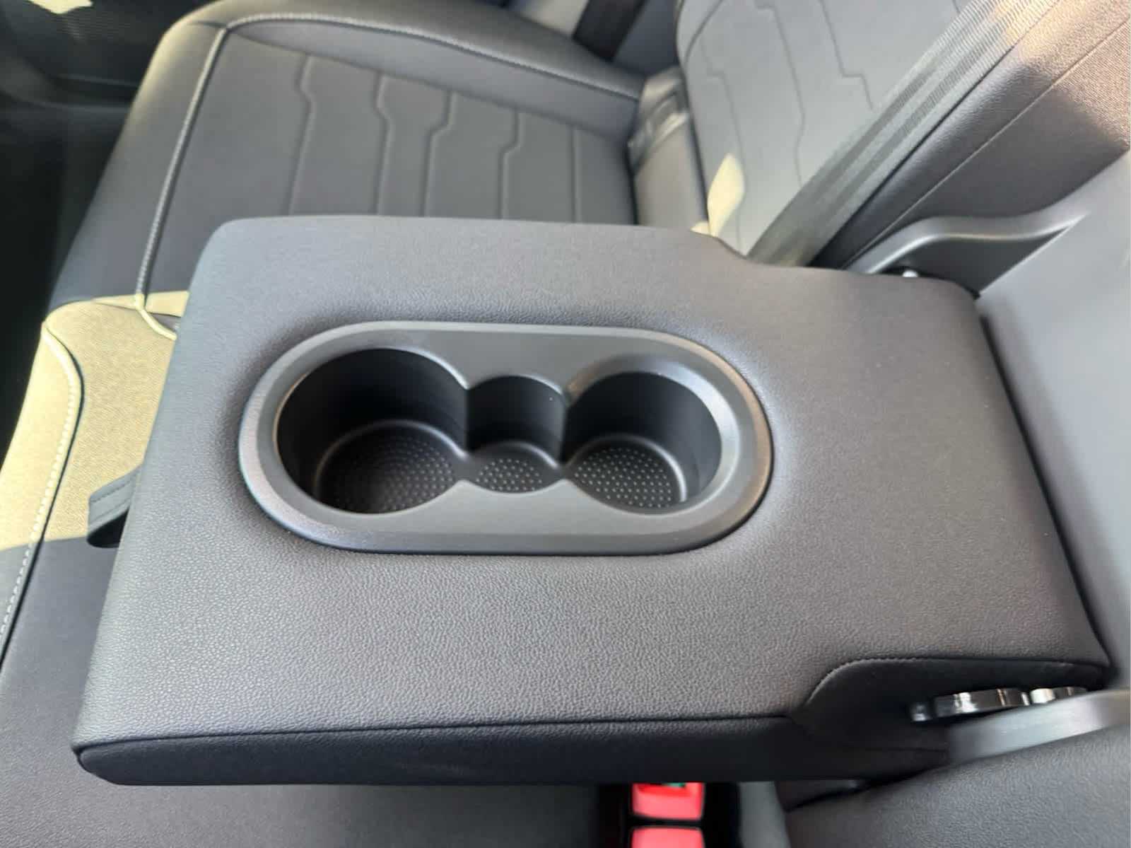 2025 Volkswagen Taos SE photo 28