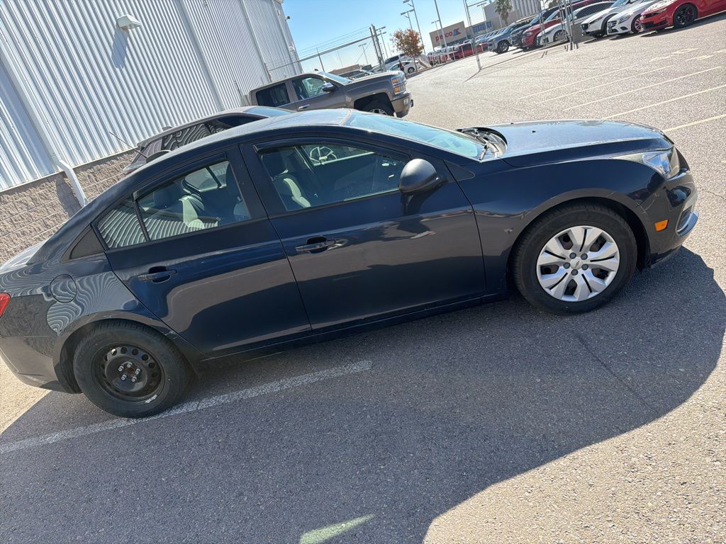 2016 Chevrolet Cruze LS photo 4