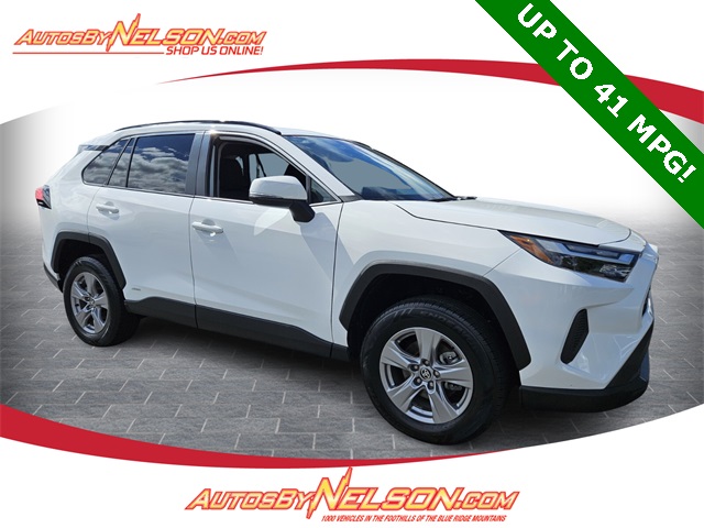 2024 Toyota RAV4 XLE's photo