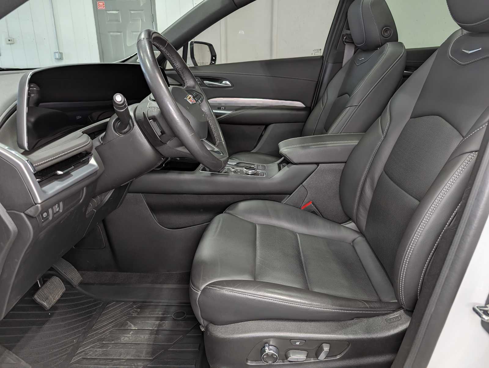 2024 Cadillac XT4 Premium Luxury photo 4