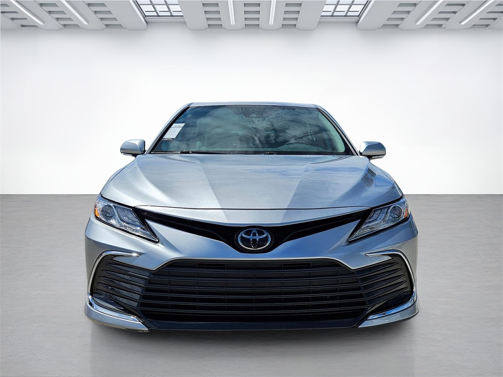 2022 Toyota Camry XLE photo 3