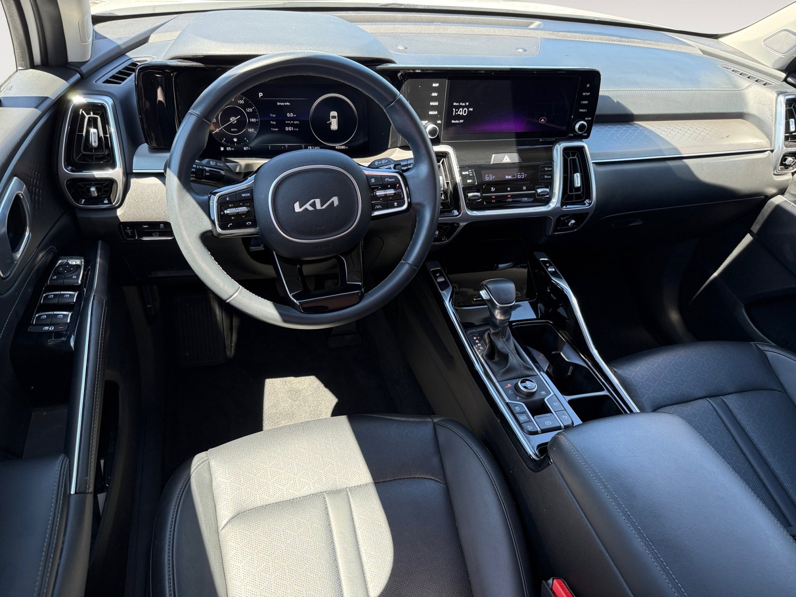 2023 Kia Sorento SX photo 13