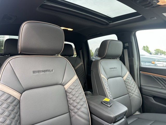 2026 Gmc Canyon Denali photo 8