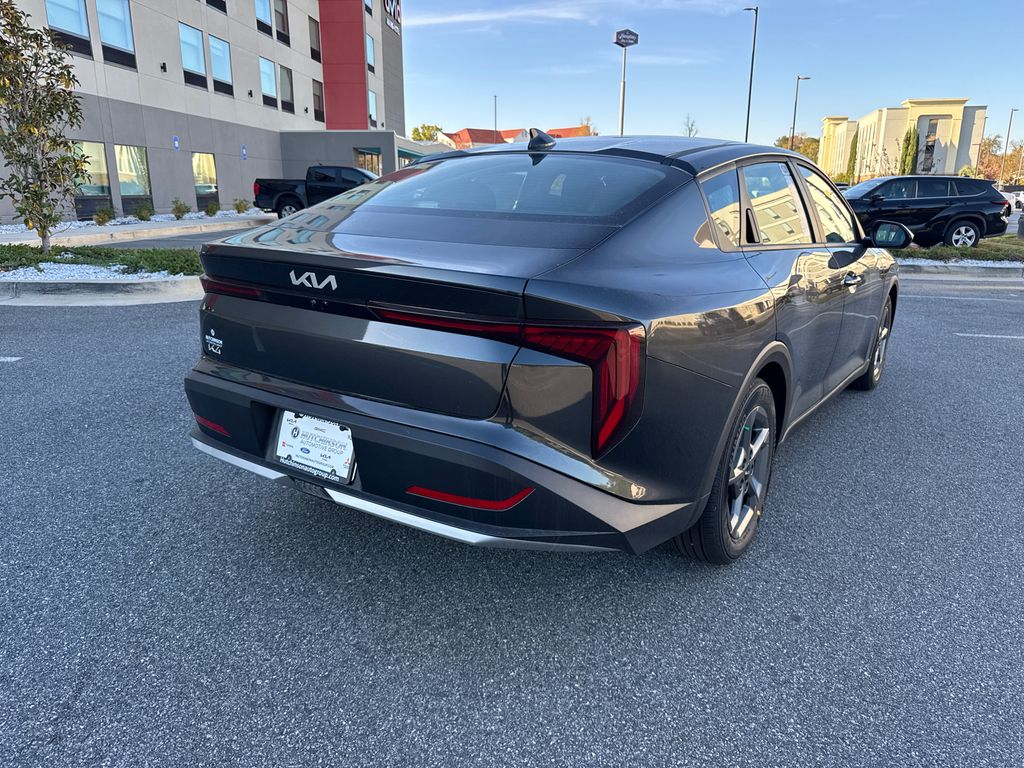 2025 Kia K4 LXS photo 3