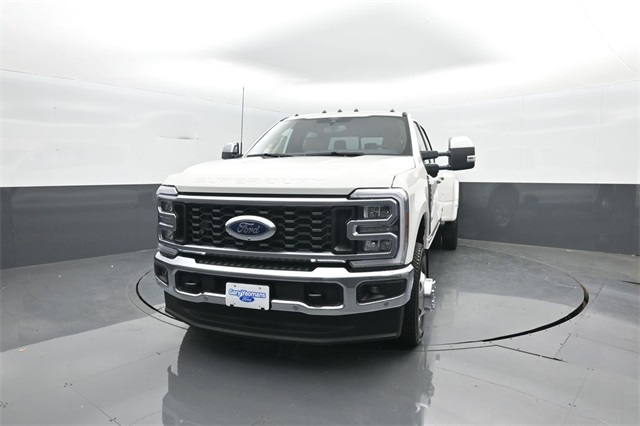 2025 Ford F-350 Lariat photo 3