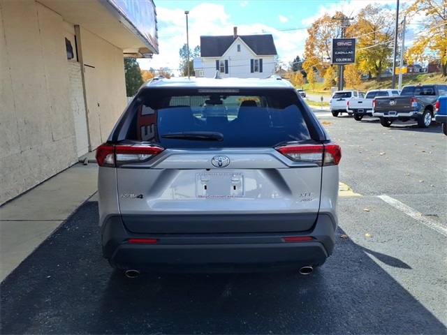 2023 Toyota RAV4 XLE Premium photo 4