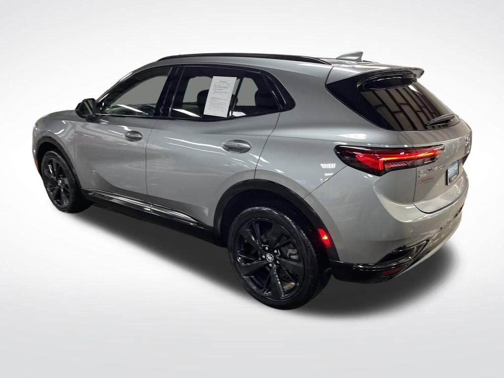 2023 Buick Envision Essence photo 3