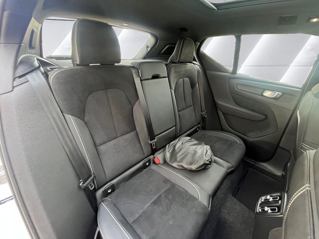 2024 Volvo XC40 Recharge Ultimate photo 16