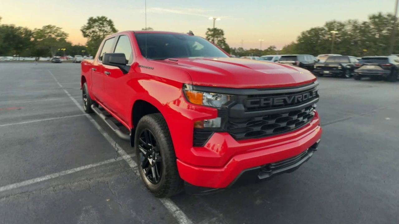 2025 Chevrolet Silverado 1500 Custom photo 2